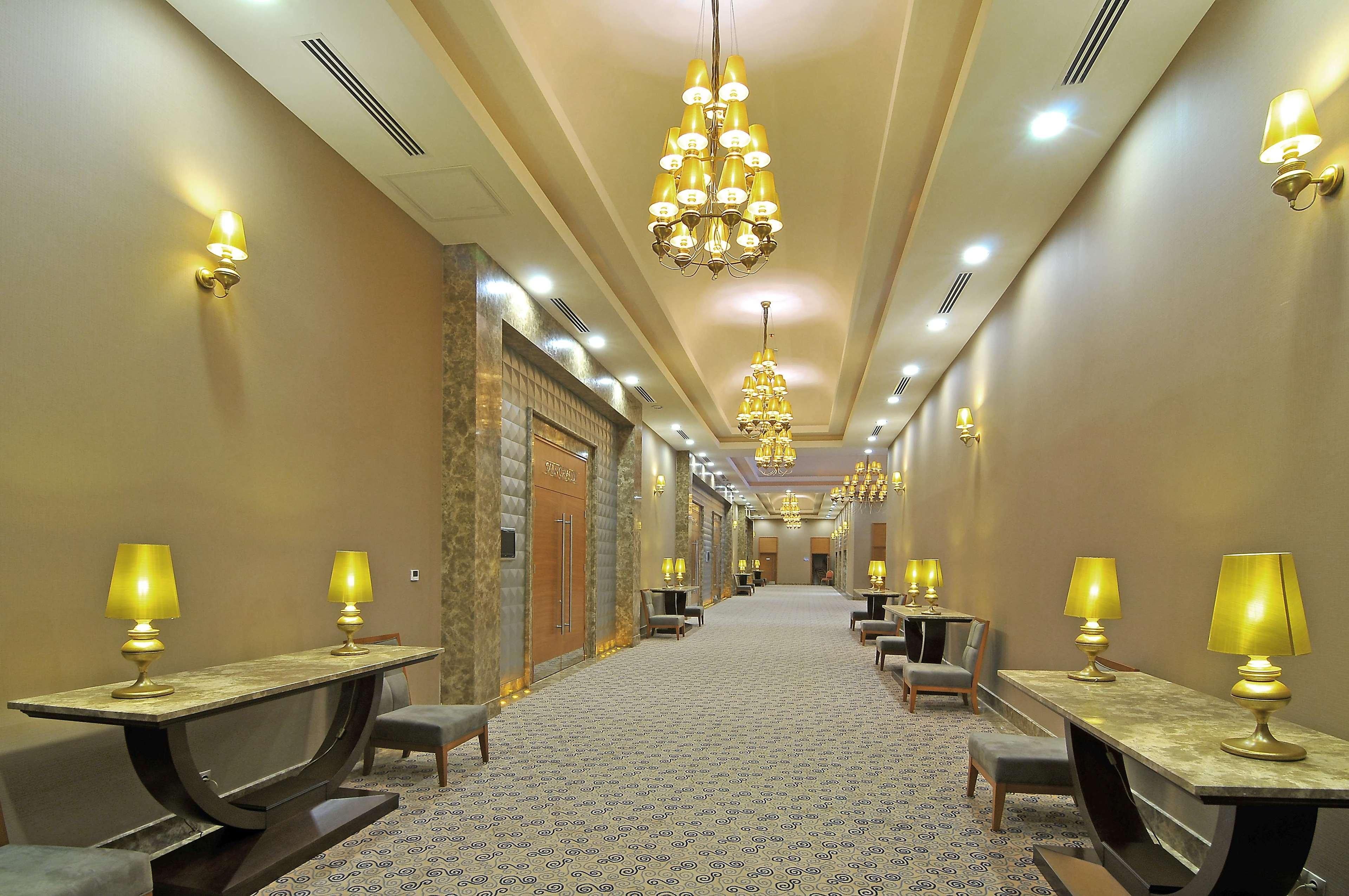 Doubletree By Hilton Van Exteriér fotografie