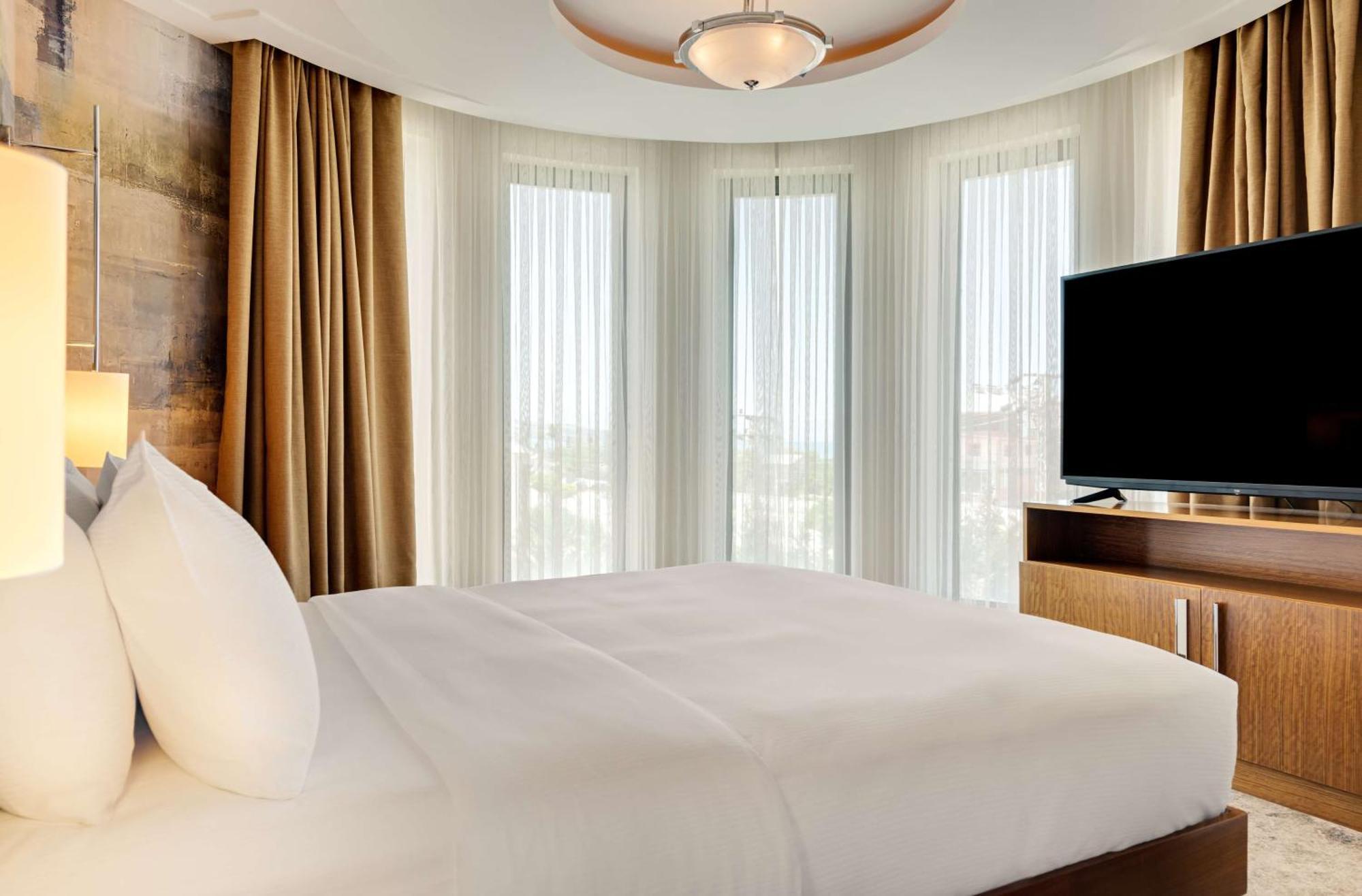 Doubletree By Hilton Van Exteriér fotografie