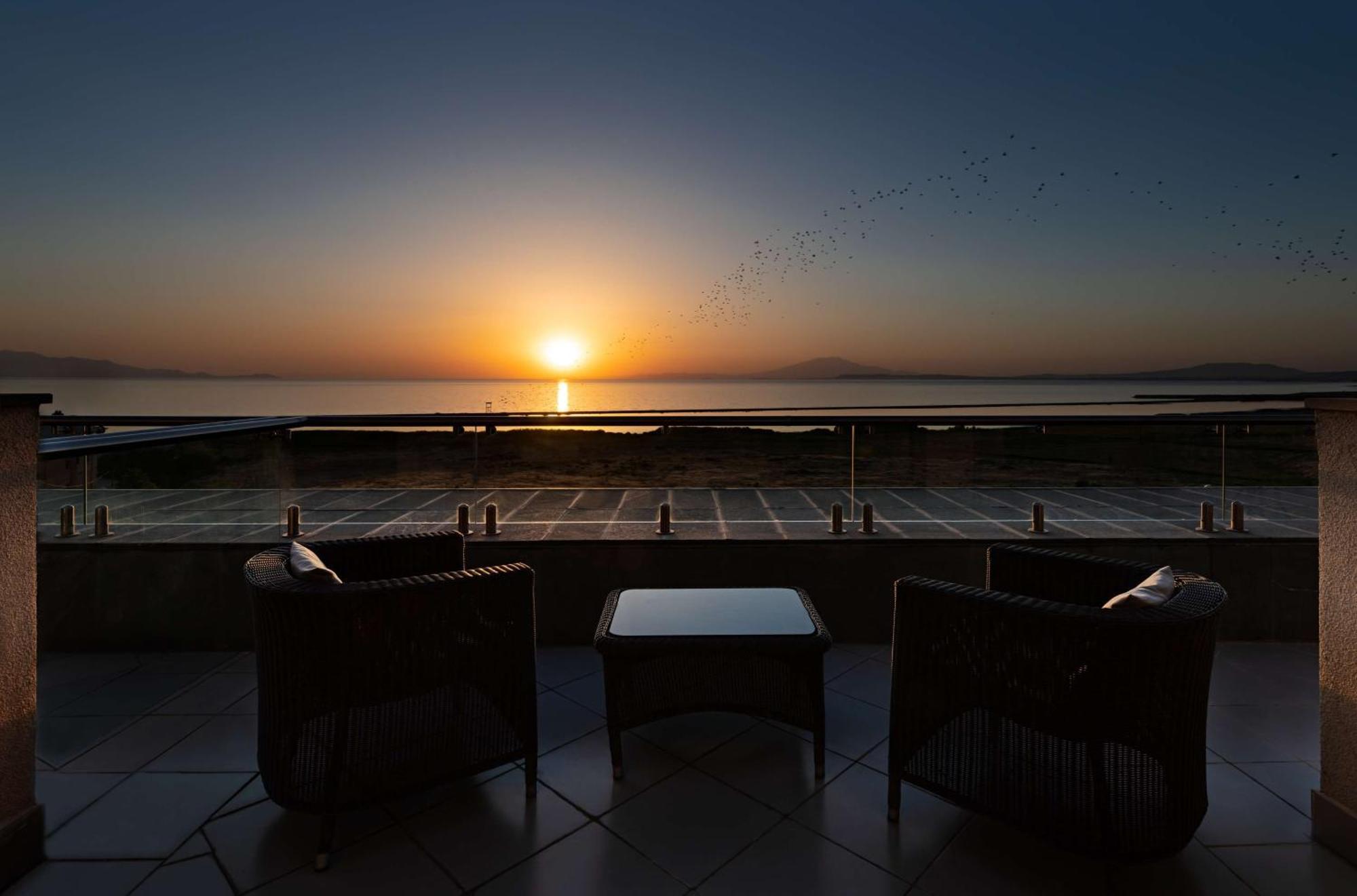 Doubletree By Hilton Van Exteriér fotografie