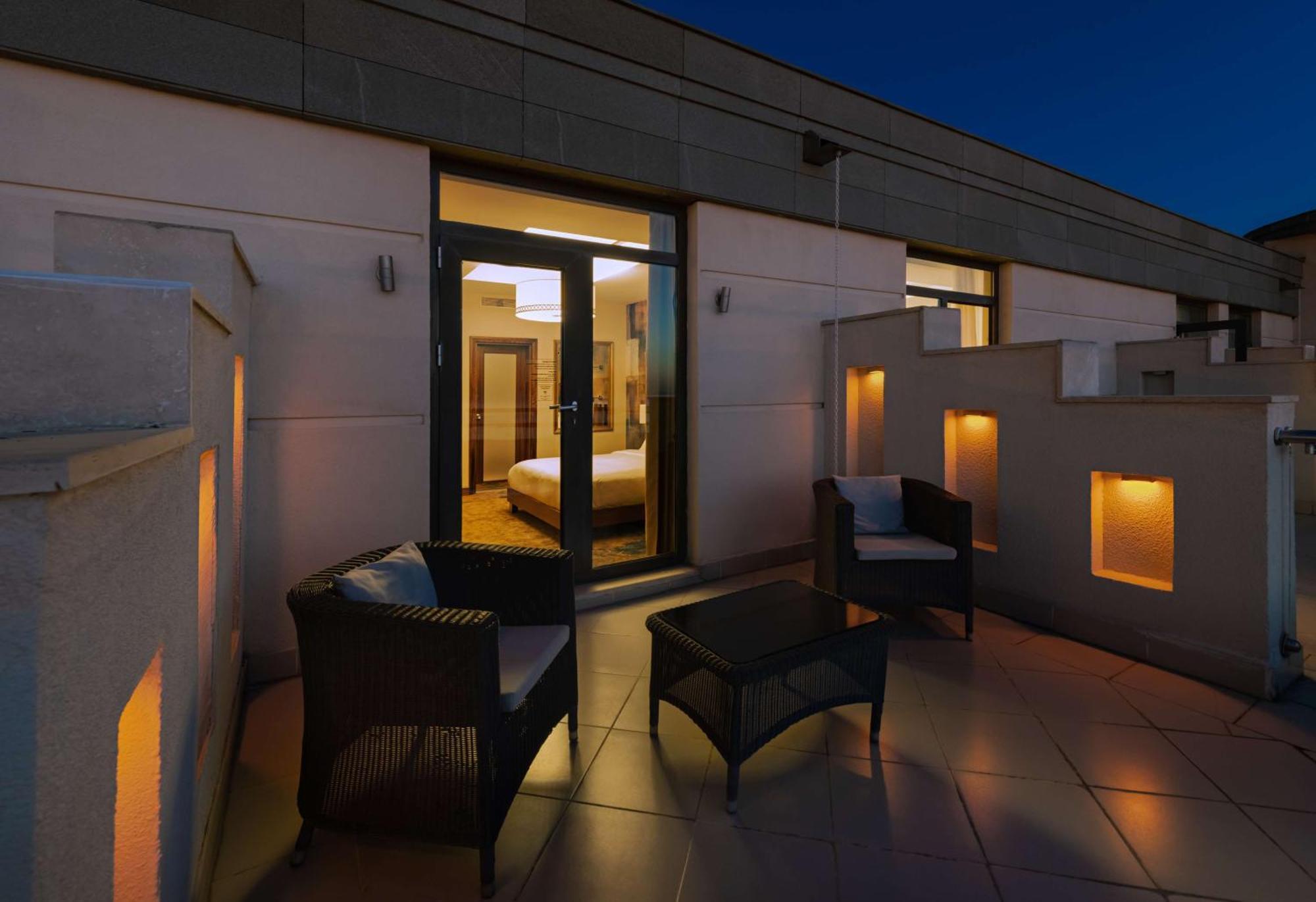 Doubletree By Hilton Van Exteriér fotografie