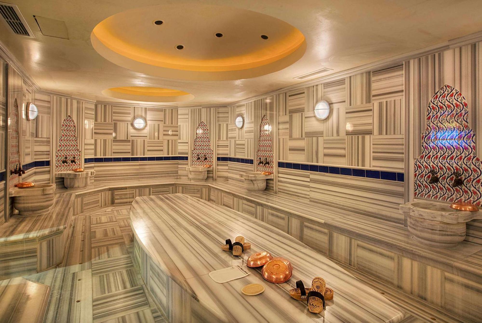 Doubletree By Hilton Van Exteriér fotografie