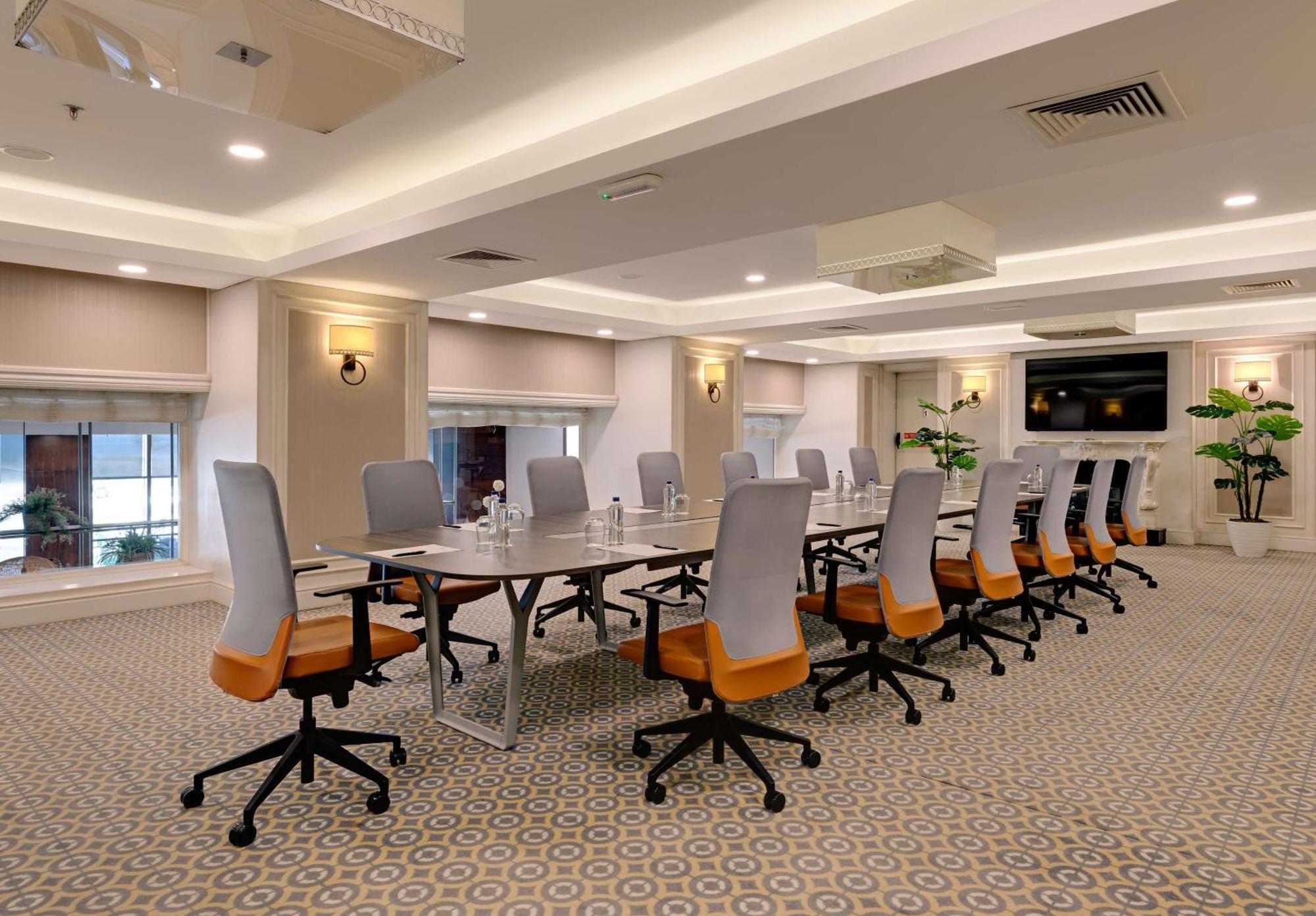 Doubletree By Hilton Van Exteriér fotografie