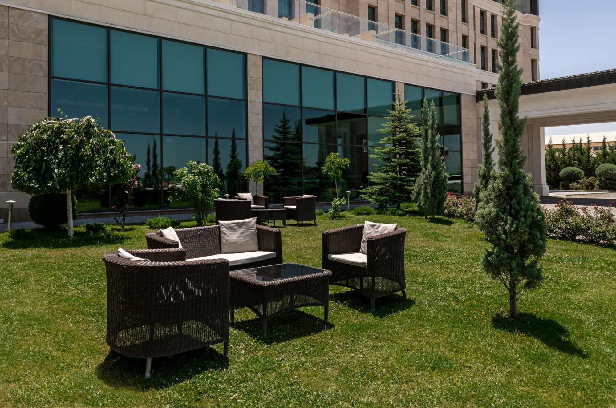 Doubletree By Hilton Van Exteriér fotografie